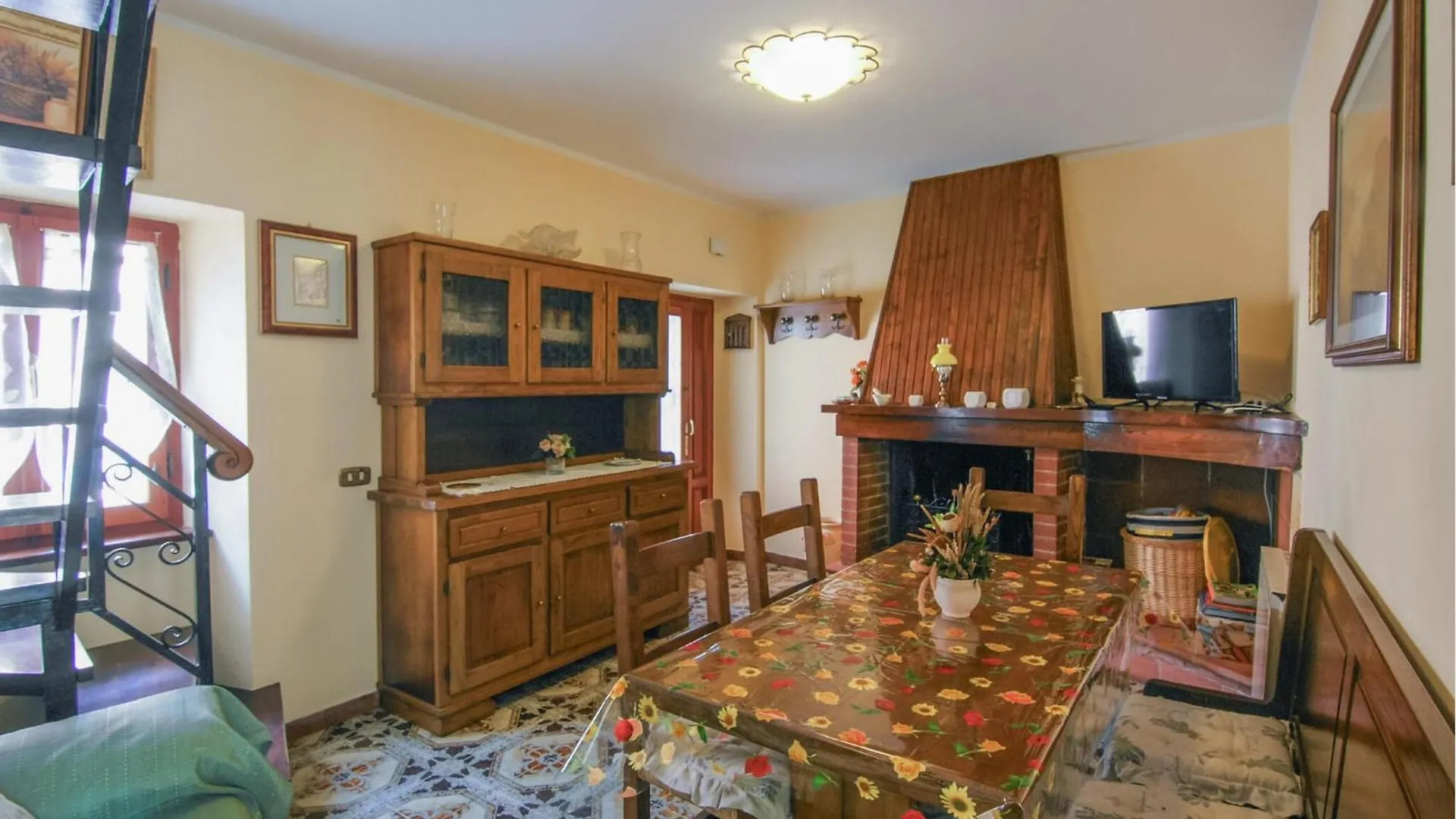 Beautiful Home In Azzano With Kitchen 0*,  イタリア