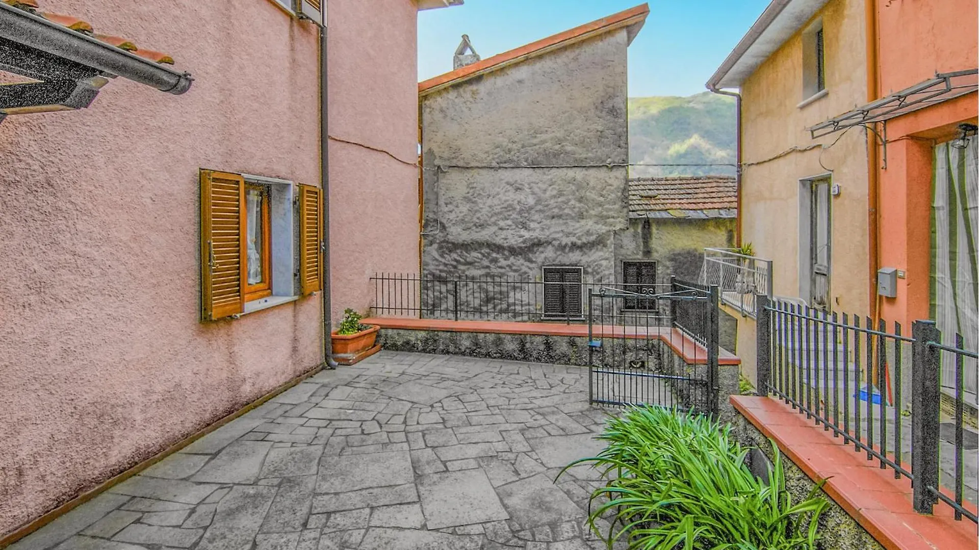 Beautiful Home In Azzano With Kitchen イタリア
