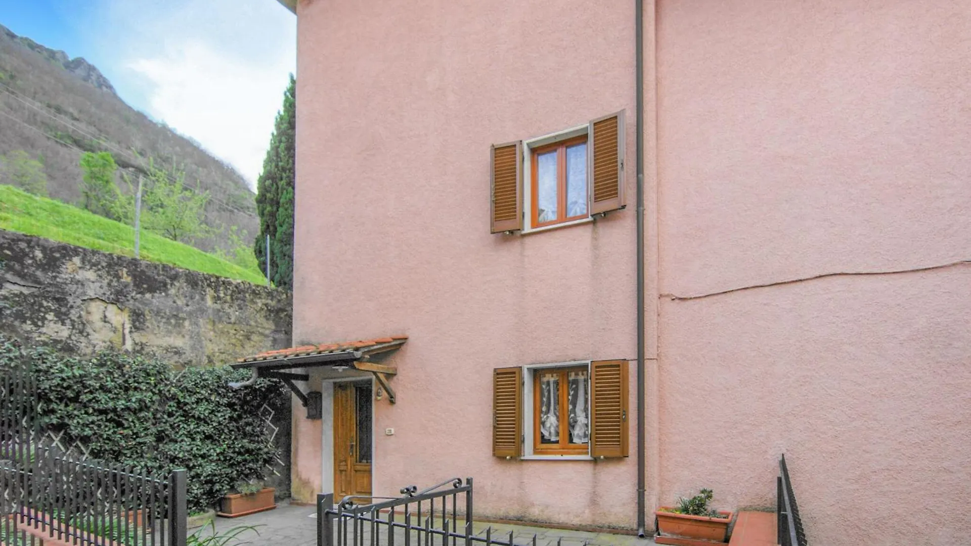 Beautiful Home In Azzano With Kitchen イタリア